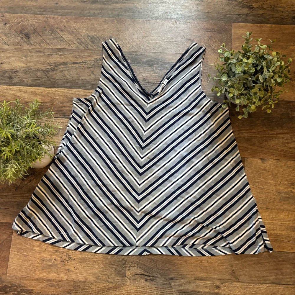 GAP Navy Striped V-Neck Tank Top Size Small petite